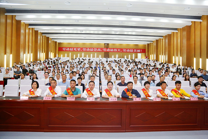 bfc33cd7d2984bde87d7ef57c70474df.jpg